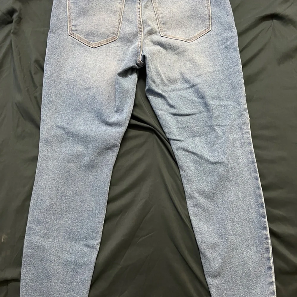 NWT Old Navy Mid-Rise Rockstar Super-Skinny Ankle Jeans - Picture 9 of 11